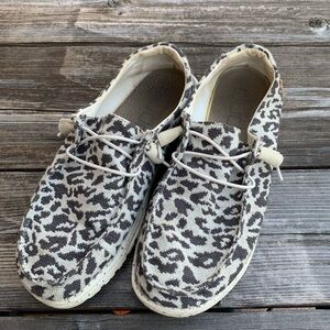 Womens hey dude shoes Wendy grey leopard size 9